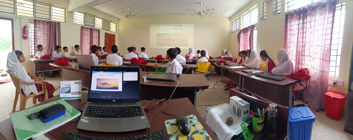আইসিটি ল্যাব রুম