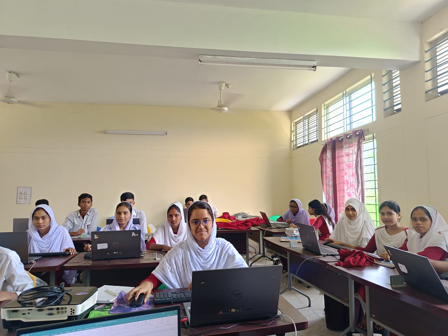 আইসিটি ল্যাব রুম